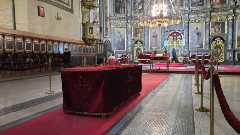 OVDE ĆE POLOŽITI SANDUK PATRIJARHA: U Sabornoj crkvi sve spremno za upokojenog Irineja (FOTO/VIDEO)