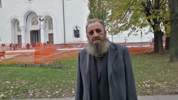 „ТРАЖИО ЈЕ ПОМОЋ ЗА ДРУГЕ, БЛАГО И СА ОСМЕХОМ“: Марковић се опростио од патријарха Иринеја