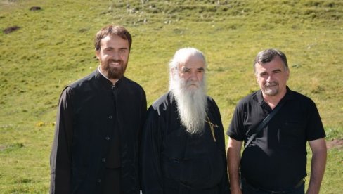 MOJSIJE NAŠEG VREMENA: Sećanje novinara Raja Vojinovića na mitropolita crnogorsko-primorskog Amfilohija MOJSIJE NAŠEG VREMENA: Sećanje novinara Raja Vojinovića na mitropolita crnogorsko-primorskog Amfilohija