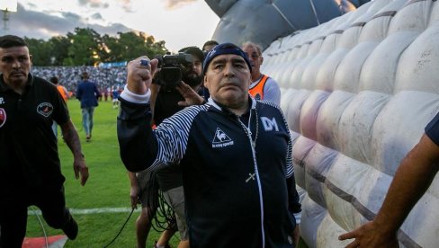 MARADONA UMRO U SIROMAŠTVU: Nikome nije rekao NE, opljačkali su ga ljudi iz okruženja