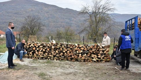 POMOĆ POVRATNICIMA: Obezbedili ogrev za 95 porodica na KiM