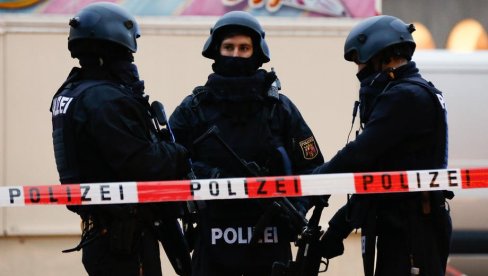 UČENIK KOJI JE IZBO PROFESORA U NEMAČKOJ JE ALBANAC SA KiM: Đaci prestravljeni i zabarikadirani u učionicama, policija opkolila školu