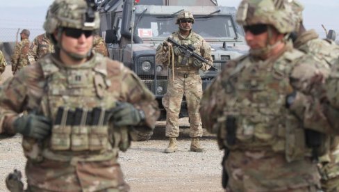 У СКЛАДУ СА ВАНРЕДНОМ ОДЛУКОМ ТРАМПА: Војска САД делује на граници са Мексиком
