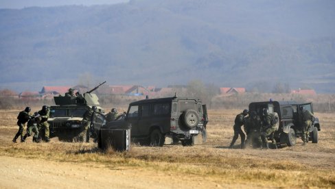 ВОЈНА САРАДЊА САД И СРБИЈЕ: Начелник ГШ генерал Мојсиловић разговарао са замеником помоћника секретара одбране САД Лором Купер