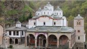 СПРЕЧЕНО ФАЛСИФИКОВАЊЕ ИСТОРИЈЕ: Српски светитељи и владари поново у манастиру у Македонији