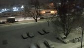 ZABELELE SE ULICE: Meštane Bora obradovao prvi sneg ove godine (FOTO/VIDEO)