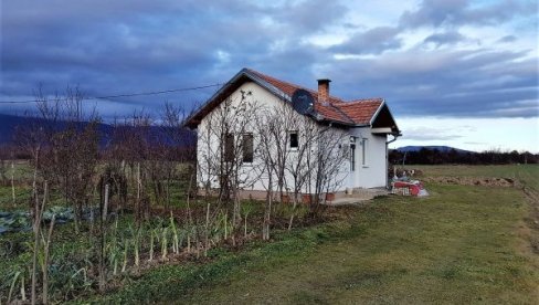 JOŠ JEDAN NAPAD NA SRBE POVRATNIKE NA KiM: Radoju nasilnik provalio u kuću i nožem nasrnuo na njega! (FOTO)