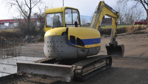 SMRSKANOG SU GA ODVEZLI U BOLNICU: Udovica muškarca kog je pregazio bager za Novosti otkriva detalje nesreće (FOTO)