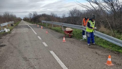 USLIŠEN ZAHTEV GRAĐANA: Na krivinama u opštini Plandište postavljena nova zaštitna ograda