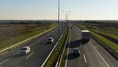 ПУТЕВИ СРБИЈЕ ДЕМАНТУЈУ ЛАЖИ БЛОКАДЕРСКИХ МЕДИЈА: Нема обуставе саобраћаја на путу Београд-Нови Сад