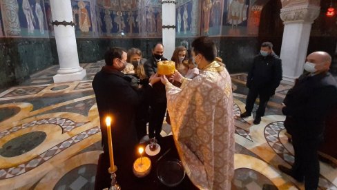 SREĆNO SVIM SVEČARIMA I KARAĐORĐEVIĆIMA, GDE GOD BILI: Princ Filip sa porodicom proslavio Krsnu Slavu na Oplencu (FOTO)