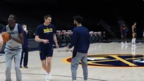 UŽIČKO KOLO ODZVANJA AMERIKOM: Jokić napravio šou na treningu Denvera, niko nije mogao da ga prati (VIDEO) UŽIČKO KOLO ODZVANJA AMERIKOM: Jokić napravio šou na treningu Denvera, niko nije mogao da ga prati (VIDEO)