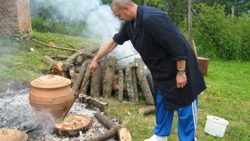 ЛОНЦИ ИЗ ЗЛАКУСЕ БЛАГО ЧОВЕЧАНСТВА: Занат из околине Ужица уписан на листу нематеријалног културног наслеђа Унеска