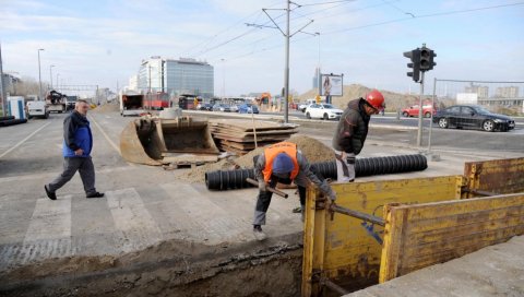 ГОТОВА “ПИСТА” ЗА 10 ДАНА: У току је трећа фаза радова у Антифашистичке борбе и Јурија Гагарина