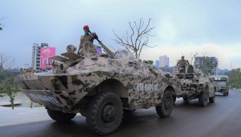 ШАЉУ ПОРУКУ СУСЕДИМА? Хиљаде регрута етиопске војске продефиловало Адис Абебом