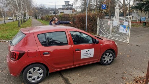 VAKCINACIJA NAŠIH NAJSTARIJIH SUGRAĐANA: Ovako je izgledalo dostavljanje cepiva Gerontološkom centru Bežanijska kosa (FOTO/VIDEO)