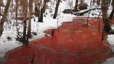 U SELU POPOV POROG PRONAĐENA „KRVAVA” REKA: Svi su u čudu, inspekcija odmah uzela uzorak vode (VIDEO) U SELU POPOV POROG PRONAĐENA „KRVAVA” REKA: Svi su u čudu, inspekcija odmah uzela uzorak vode (VIDEO)