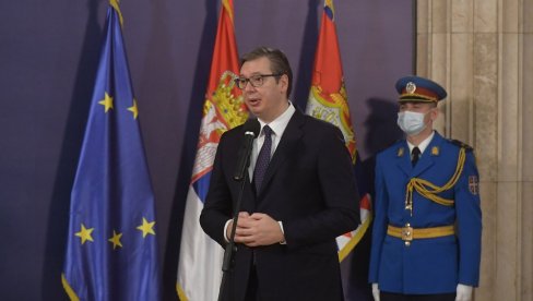 VUČIĆ NAJAVIO: Nova ulaganja u Vojsku Srbije (FOTO)