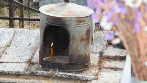 БИЗАРНО - ОПЉАЧКАЛИ ПОКОЈНИКА: Језив случај крађе на гробљу у Врању, искпали и сломили сандрук, па украли новац