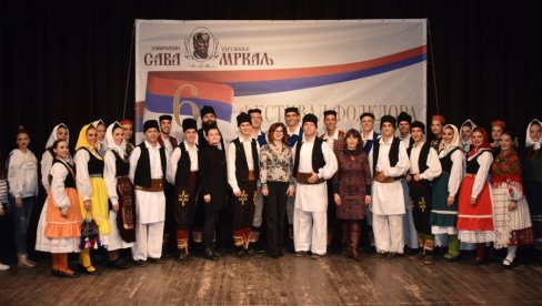 NEGOVANJEM TRADICIJE BRIŠU BARIJERE: Zavičajno udruženje „Sava Mrkalj organizovalo 6. festival folklora Srba iz regiona