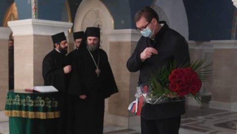 VUČIĆ NA POMENU PATRIJARHU IRINEJU: Predsednik na liturgiji u Hramu Svetog Save odao poštu pastiru srpske crkve (FOTO/VIDEO)