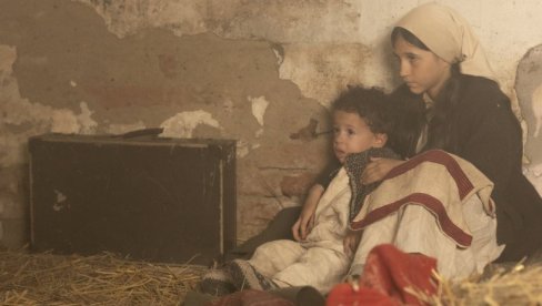 LJUDI MI SE OBRADUJU: EVO NAMA NAŠE DARE Biljana Čekić, devojčica iz Kozarske Dubice koja je maestralno odigrala lik u filmu o Jasenovcu LJUDI MI SE OBRADUJU: EVO NAMA NAŠE DARE Biljana Čekić, devojčica iz Kozarske Dubice koja je maestralno odigrala lik u filmu o Jasenovcu
