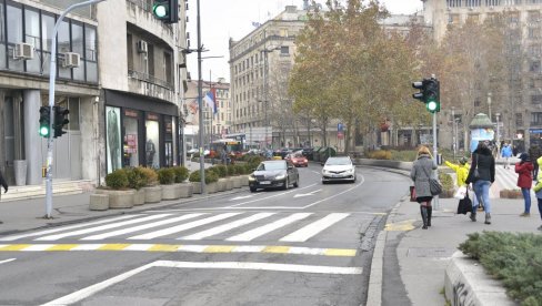 PREVOZ PO NEDELJNOM REŽIMU: Kako će funkcionisati parkiranje, trgovine, pošte i apoteke tokom praznika