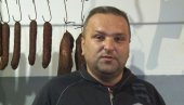 ПЕЧЕНИЦЕ НА ПОКЛОН: Како је Милан из Невесиња улепшао Божић породицама лошијег имовинског стања