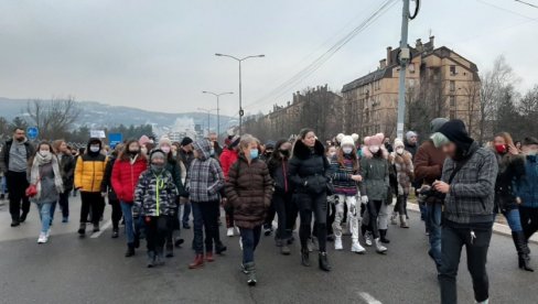 MOGLO JE DA BUDE MNOGO VIŠE ŽRTAVA: Protest u Nišu protiv bahatih vozača (FOTO/VIDEO)