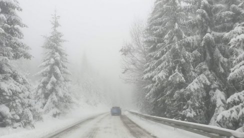 NA SNEG UDARA LEDENA KIŠA: Meteorolozi upozoravaju da se danas i sutra očekuju obilne padavine, poseban oprez potreban na jugu zemlje