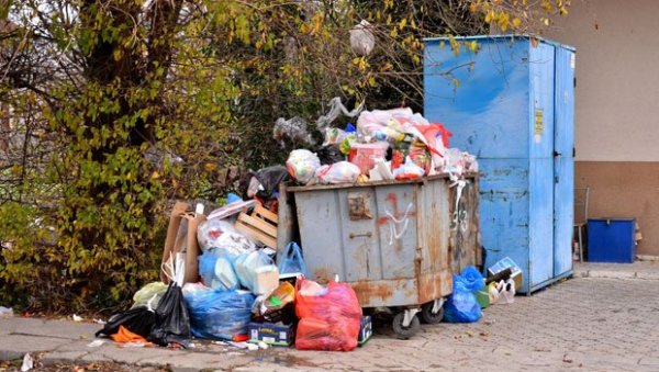 КАКО СМАЊИТИ БАЦАЊЕ ХРАНЕ? Београд генерише 165.000 тона прехрамбеног отпада
