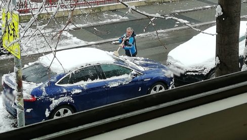 NAJBOLJI KOMŠIJA NA SVETU: Danas se Beograd zabeleo, a ovaj čovek oduševio je sve (FOTO)