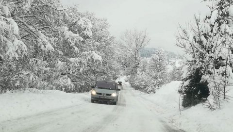 ПРИЈЕПОЉСКА СЕЛА БЕЗ СТРУЈЕ: Снег од пола метра оставио хиљаду домаћинстава без електричне енергије