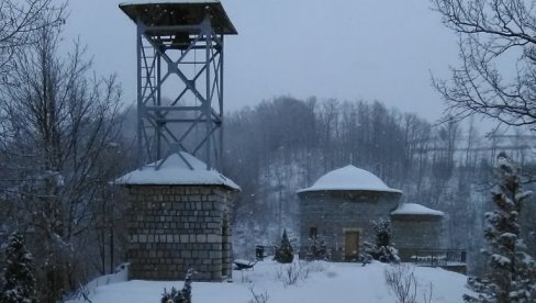 SNEG OKITIO I MANASTIR BOGOŠTICU: Pahulje padaju danima u Rađevini (FOTO)