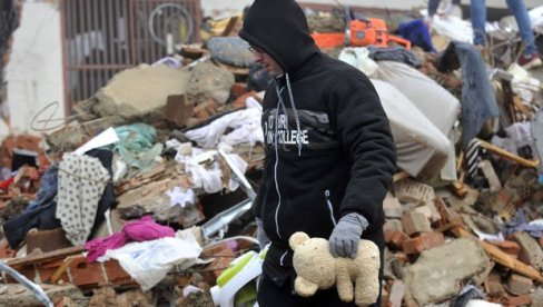 LJUDI U GLINI SE SMRZAVAJU NAKON ZEMLJOTRESA: Plaše se da uključe grejalice zbog straha od računa