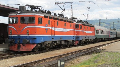 VOZOVI STALI DA BI PLATA KRENULA: Sindikat Železnica Srpske štrajkom naterao upravu da isplati zaostala primanja