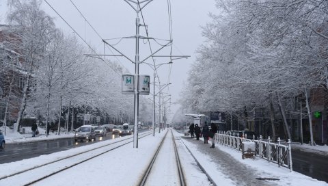 ПУТЕВИ СРБИЈЕ АПЕЛУЈУ: Сутра и прекосустра опрез у вожњи због снега
