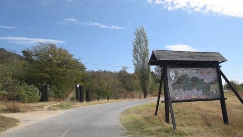 VETAR SRUŠIO INFO-TABLU NA BREGU: Nova mapa Vršačkih planina biće postavljena kod Staze zdravlja