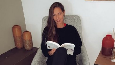 KOJA JE ANINA OMILJENA KNJIGA? Prelepa Srpkinja je prosto obožava (FOTO) KOJA JE ANINA OMILJENA KNJIGA? Prelepa Srpkinja je prosto obožava (FOTO)