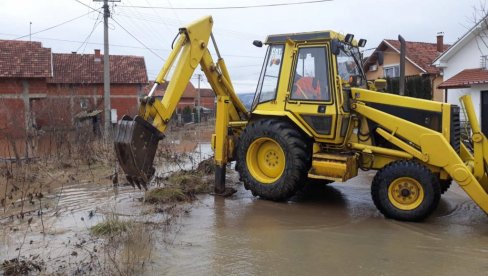 ХУМАНОСТ ЈАЧА ОД ПОПЛАВА: Инжењер из Пирота на располагању суграђанима у невољи (ФОТО)