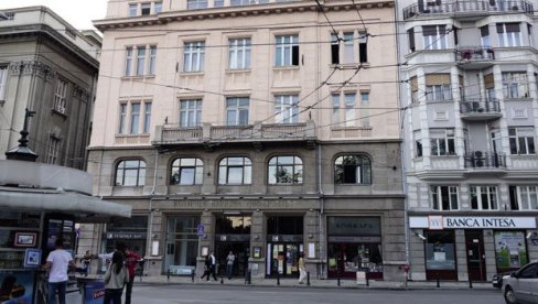 NAJVAŽNIJI LJUBAV I POŠTOVANJE: Popularna spisateljica Jasminka Petrović na tribini u Kolarcu