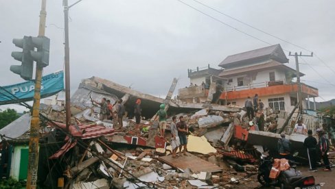 BROJ ŽRTAVA U INDONEZIJI PORASTAO NA 67: Zvaničnici strahuju da će ova cifra i dalje rasti