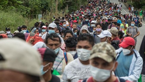 VELIKI MIGRANTSKI KARAVAN KRENUO KA AMERICI: Nadaju se toplom dočeku od Bajdena, situacija postaje haotična (FOTO/VIDEO)