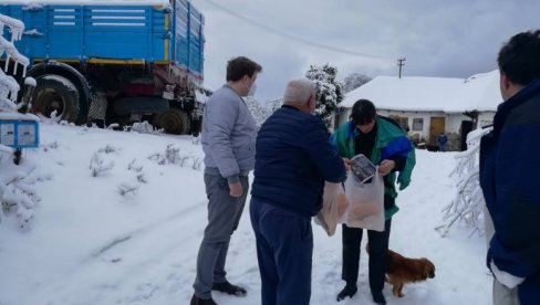 ПРИВРЕДНА КОМОРА ИЗДВОЈИЛА 10 МИЛИОНА: Планинским селима Јабланичког округа почела подела помоћи