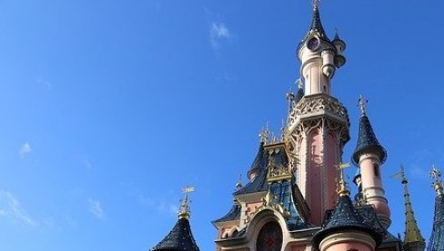 HOROR U DIZNILENDU: Turista prenimuo tokom vožnje u luna parku