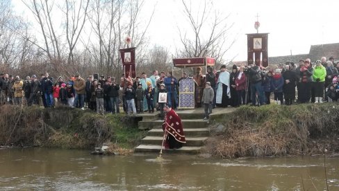 EPIDEMIJA ODLOŽILA PLIVANJE ZA ČASNI KRST: Vernici iz Srbije i Rumunije nisu se okupili na Neri kod Bele Crkve