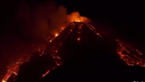 ALARMANTNO STANJE NA SICILIJI: Etna ponovo počela da izbacuje lavu i pepeo