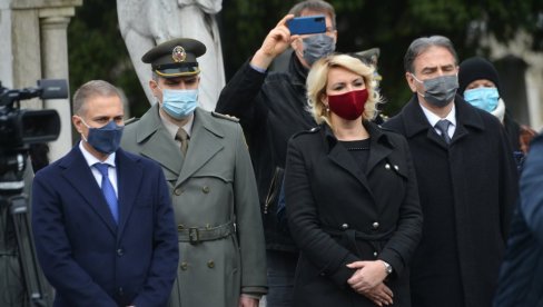 ИСТОРИЈУ ОБЕЛЕЖИО НЕЗАБОРАВНИМ ПОБЕДАМА: На Новом гробљу у Београду комеморативни скуп поводом 100. годишњице смрти Војводе Живојина Мишића ИСТОРИЈУ ОБЕЛЕЖИО НЕЗАБОРАВНИМ ПОБЕДАМА: На Новом гробљу у Београду комеморативни скуп поводом 100. годишњице смрти Војводе Живојина Мишића
