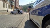 КРВАВИ ОБРАЧУН ИСПРЕД СУДА У НОВОМ ПАЗАРУ: Има повређених