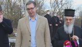 VUČIĆ SE SASTAO SA VLADIKOM JOVANOM: Država će pomoći završetak radova na crkvi u Šumaricama (VIDEO)